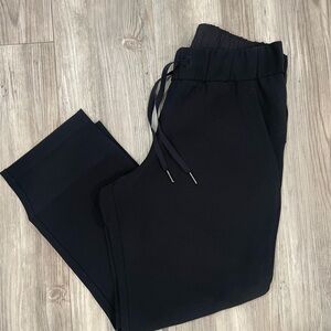 Lululemon On The Fly Crop *Woven 23"
